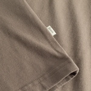 forét T-Shirts | AMBER T-SHIRT - COLD BROWN/CLOUD